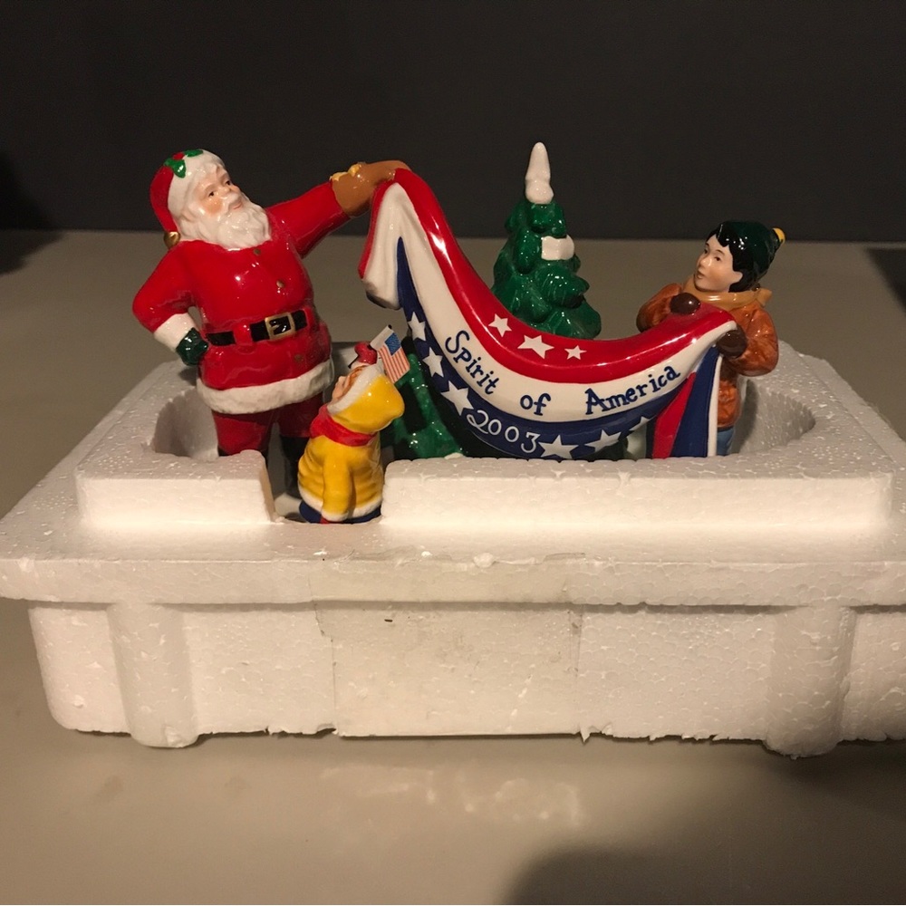 New vintage department 56 Santa comes to town 2003 figurine